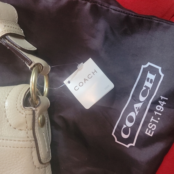 Coach Soft Pebble Collection - Picture 4 of 9